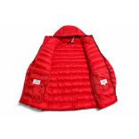 Dekker férfi kapucnis steppelt kabát piros színben 