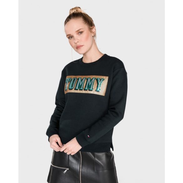 Tommy Hilfiger női pamut pulóver elején flitteres mintával fekete színben
