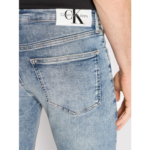 Calvin Klein Jeans férfi skinny fazonú farmernadrág világoskék koptatott színben