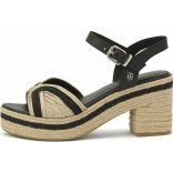 Tommy Hilfiger női platform fazonú szandál fekete bézs színben