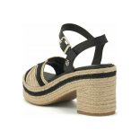 Tommy Hilfiger női platform fazonú szandál fekete bézs színben