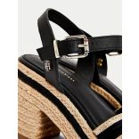 Tommy Hilfiger női platform fazonú szandál fekete bézs színben