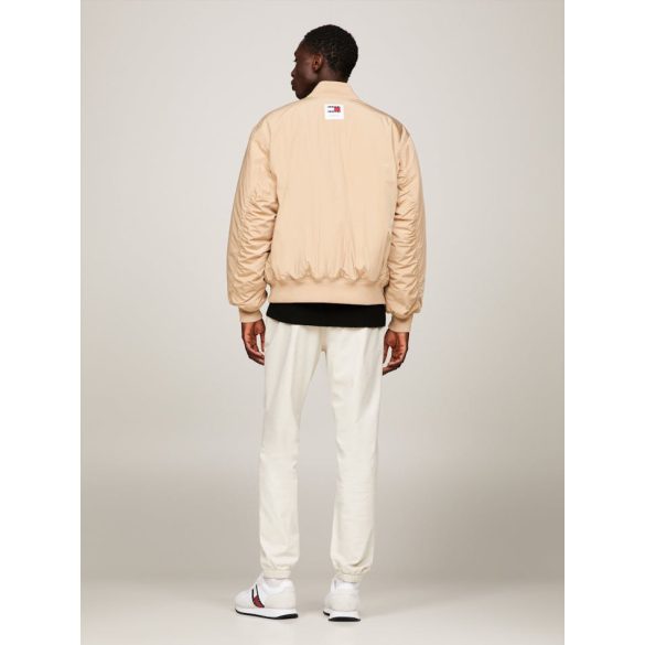 Tommy Jeans bomber fazonú bélelt télikabát thermo béléssel bézs szinben