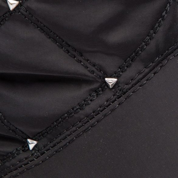 Guess női téli bélelt csizma textil felső résszel fekete színben