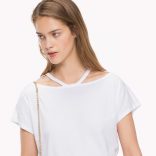 Tommy Hilfiger női nyitott vállú pamut póló fehér színben